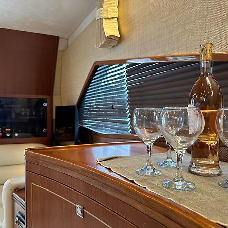 Yacht Pegasus II Hotel Barcelona Ngoại thất bức ảnh